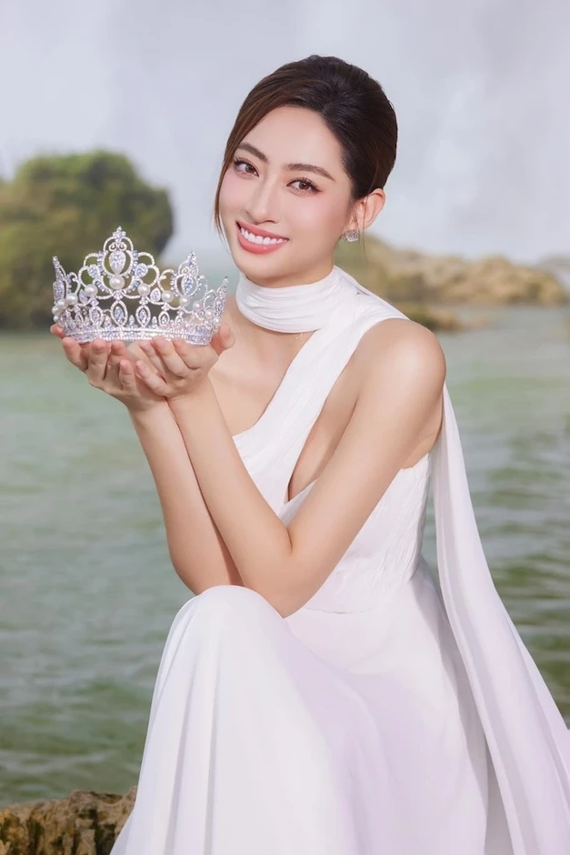Lương Thùy Linh lên tiếng sau ồn ào phát ngôn "không thân" của Minh Tú Lương Thùy Linh lên tiếng sau ồn ào phát ngôn "không thân" của Minh Tú