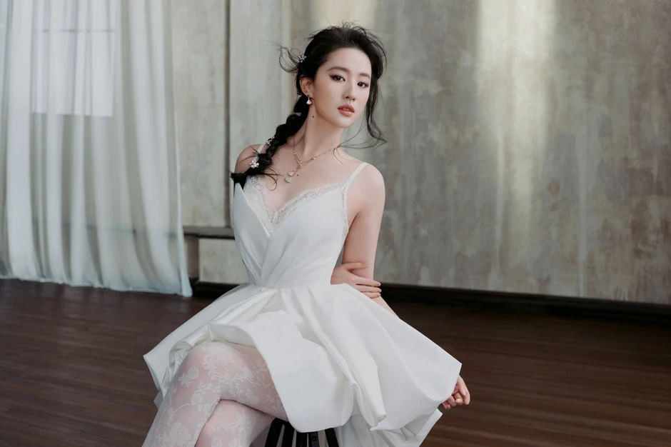 Lưu Diệc Phi lăng xê nội y đơn sắc Lưu Diệc Phi lăng xê nội y đơn sắc