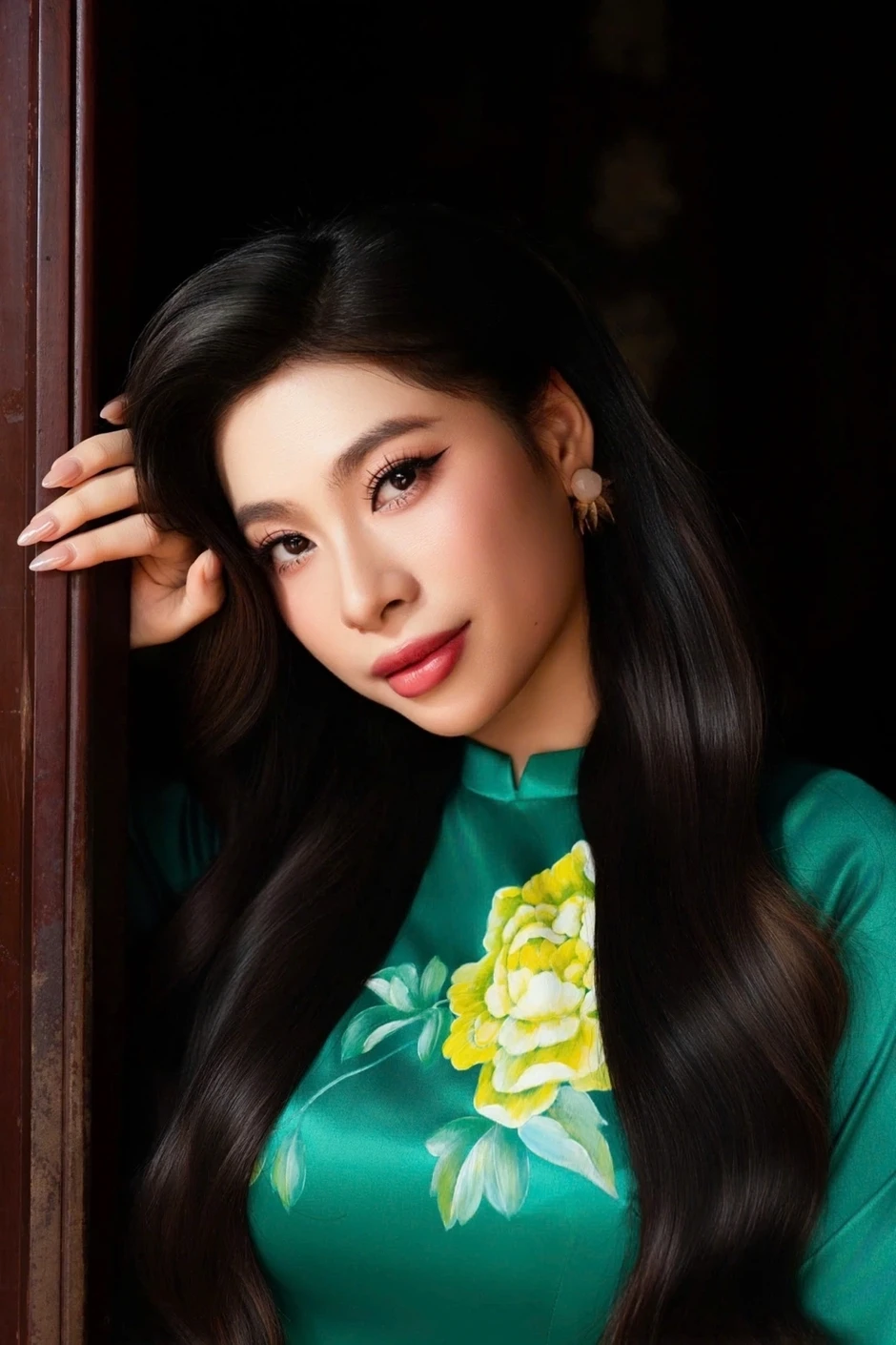 L&yacute; Hương c&ugrave;ng con g&aacute;i l&agrave;m mẫu &aacute;o d&agrave;i