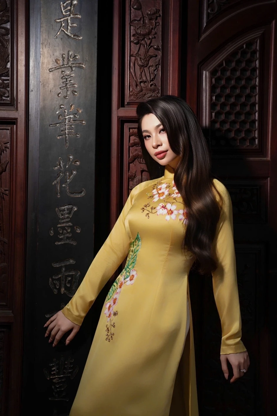 L&yacute; Hương c&ugrave;ng con g&aacute;i l&agrave;m mẫu &aacute;o d&agrave;i