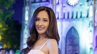 Mai Phương Thúy chuộng mặc hở eo dạo phố