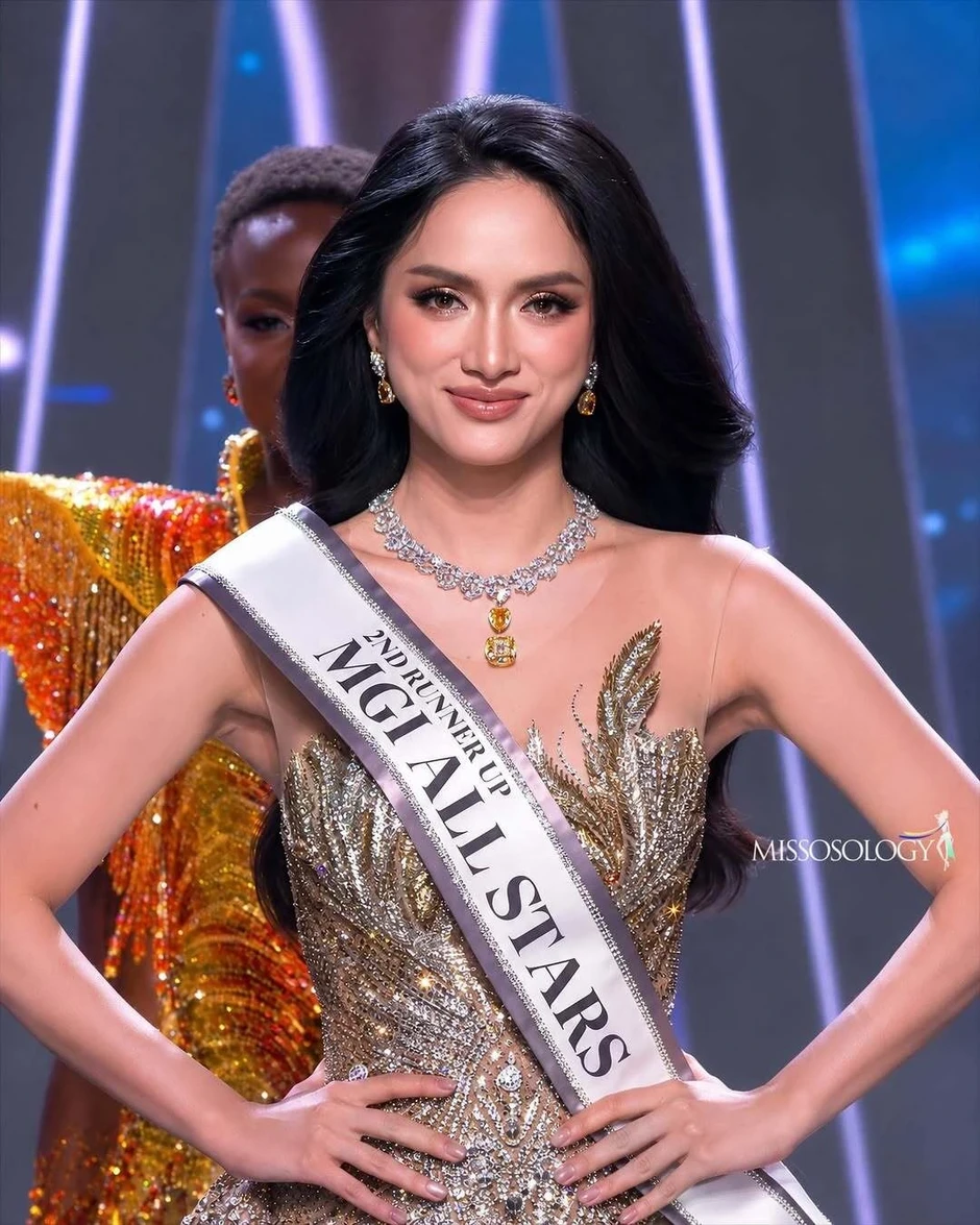Màn ứng xử khiến khán phòng vỗ tay, đưa Hương Giang tới ngôi vị Á hậu Màn ứng xử khiến khán phòng vỗ tay, đưa Hương Giang tới ngôi vị Á hậu