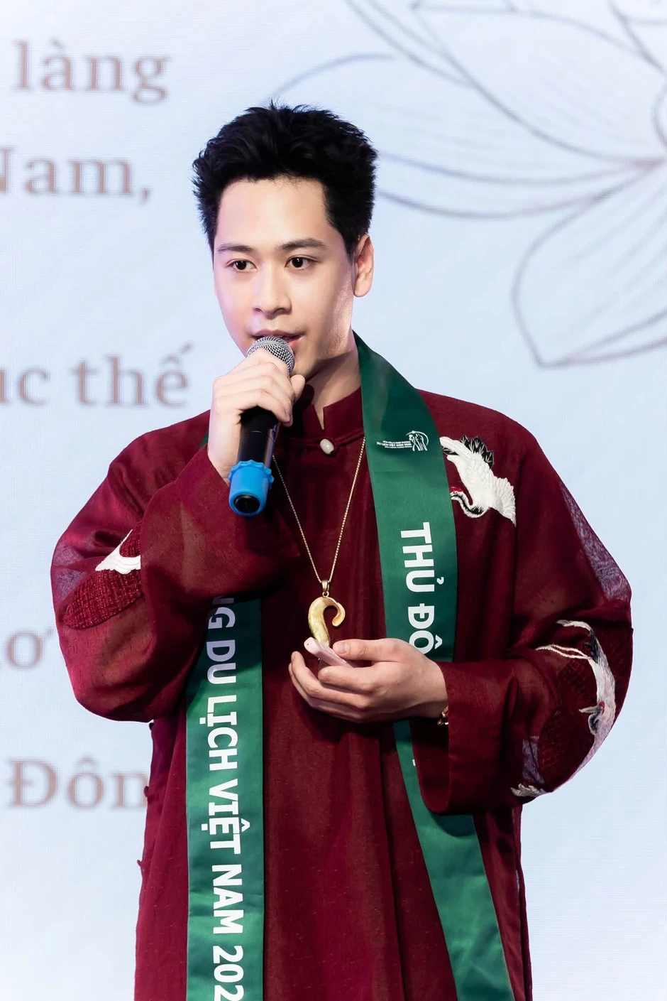 Nam sinh Đại học Quốc gia đăng quang Á vương Du lịch Việt Nam 2026 Nam sinh Đại học Quốc gia đăng quang Á vương Du lịch Việt Nam 2026