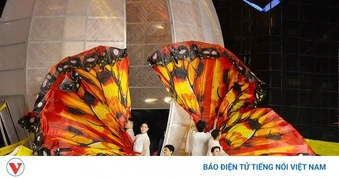 Nghệ thuật tranh đá quý tôn vinh vẻ đẹp phụ nữ Việt tại Lễ hội Áo dài TP.HCM 2026