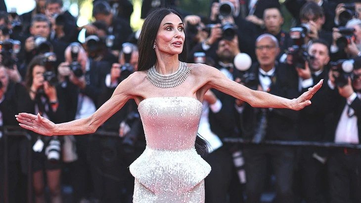 Ngoại hình Demi Moore gây bàn tán dù mặc đẹp nhất Liên hoan phim Cannes Ngoại hình Demi Moore gây bàn tán dù mặc đẹp nhất Liên hoan phim Cannes
