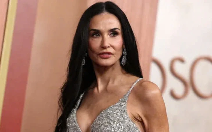 Ngoại hình Demi Moore gây bàn tán dù mặc đẹp nhất Liên hoan phim Cannes Ngoại hình Demi Moore gây bàn tán dù mặc đẹp nhất Liên hoan phim Cannes
