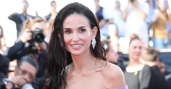 Ngoại hình Demi Moore gây bàn tán dù mặc đẹp nhất Liên hoan phim Cannes