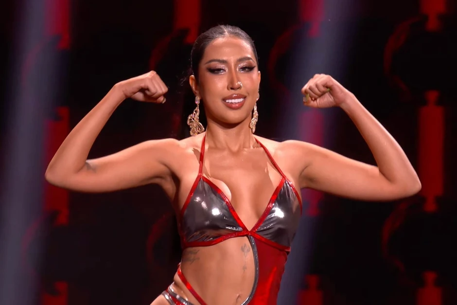 Nhảy hip hop trong phần thi áo tắm, người đẹp 18 tuổi gây sốt toàn cầu Nhảy hip hop trong phần thi áo tắm, người đẹp 18 tuổi gây sốt toàn cầu