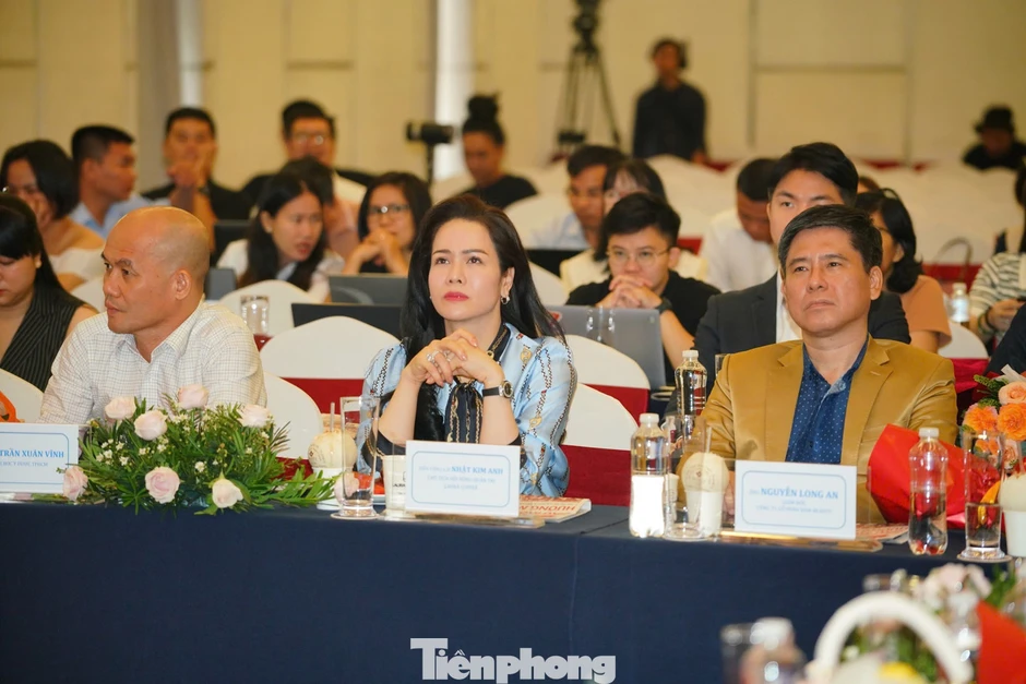Nhiễm trùng, mù mắt, tử vong sau làm đẹp
