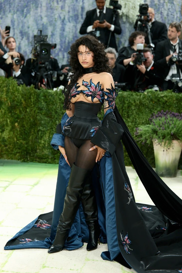 Những bộ cánh ở Met Gala khiến khán giả 'cạn lời'