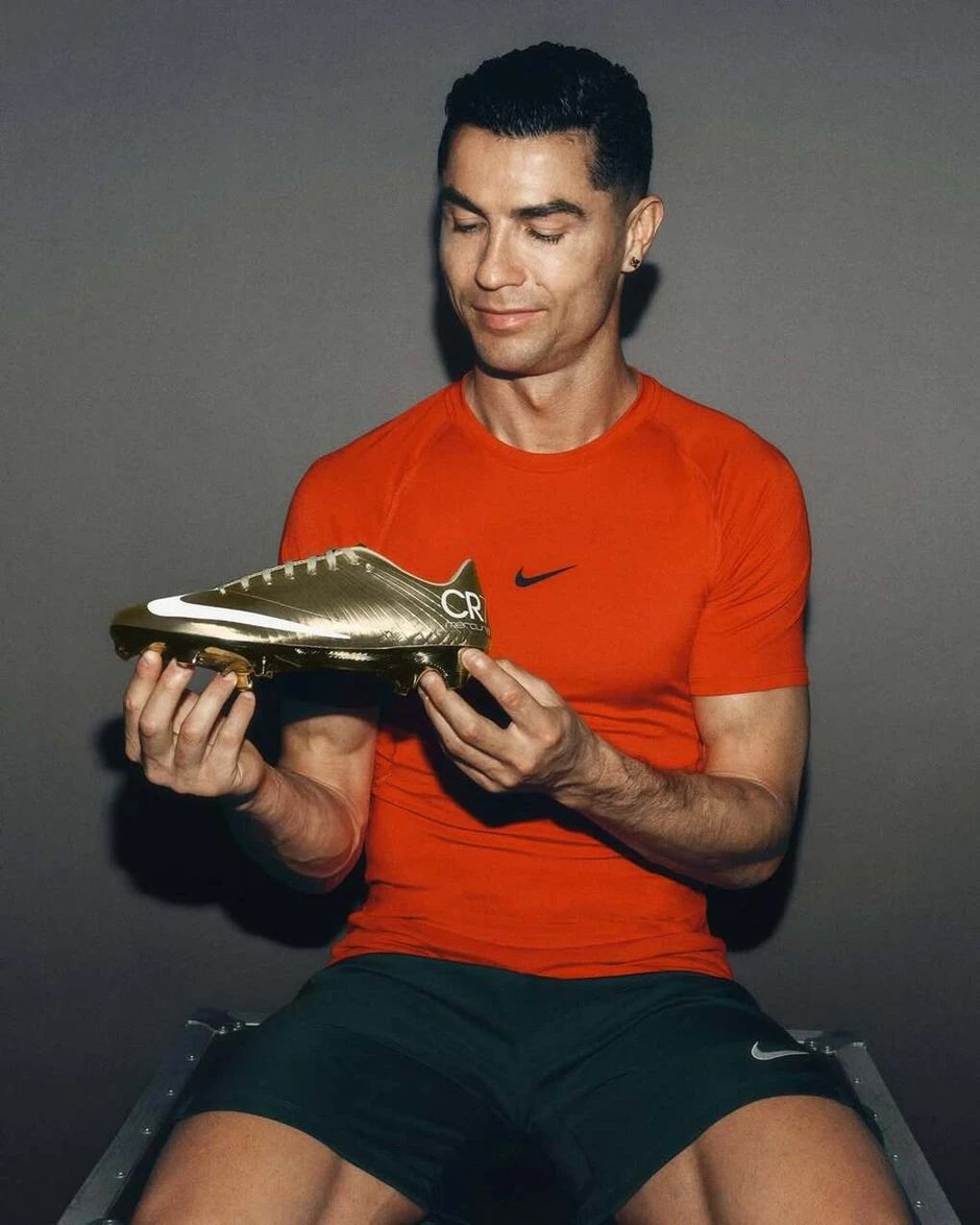 Những đôi giày mang dấu ấn cuộc đời Ronaldo - Báo TinVina Những đôi giày mang dấu ấn cuộc đời Ronaldo - Báo TinVina