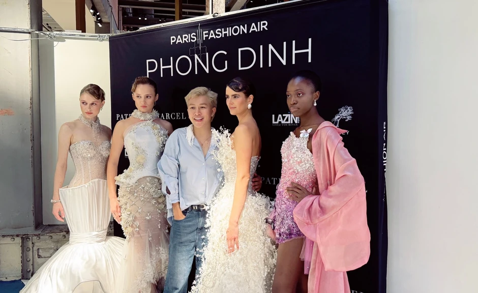 NTK Việt mang khu vườn Đà Lạt đến sàn diễn thời trang Paris NTK Việt mang khu vườn Đà Lạt đến sàn diễn thời trang Paris