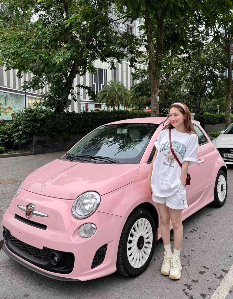 Phong c&aacute;ch đời thường của H&ograve;a Minzy