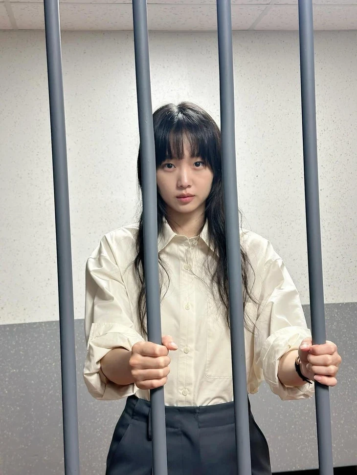 Phong cách 'hack tuổi' của Jin Ki Joo Phong cách 'hack tuổi' của Jin Ki Joo