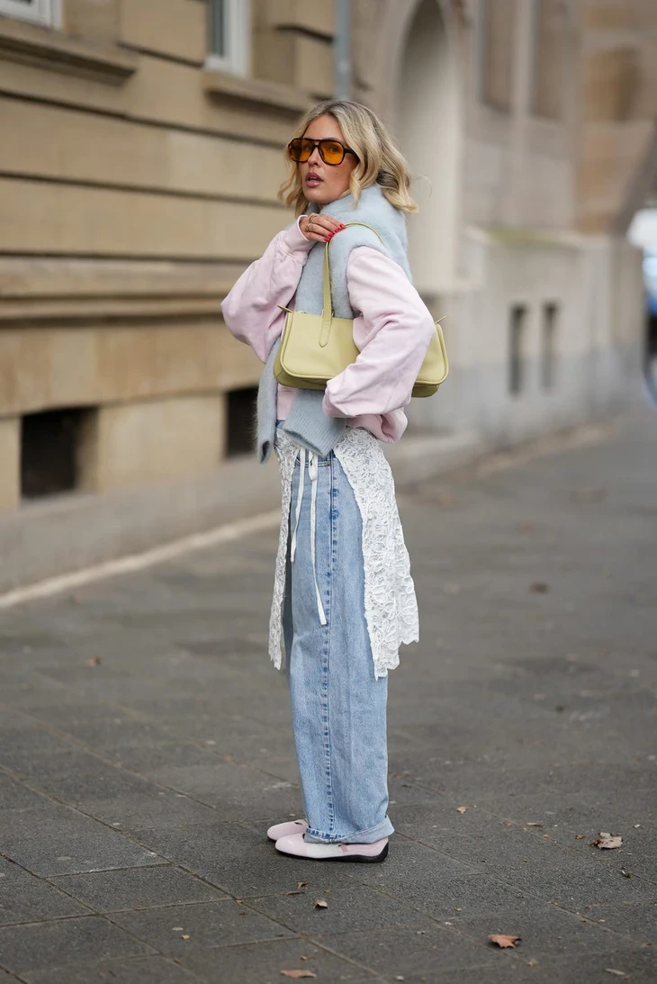 Quần jeans ống đứng trở lại xu hướng, đâu là kiểu giày phù hợp nhất? Quần jeans ống đứng trở lại xu hướng, đâu là kiểu giày phù hợp nhất?