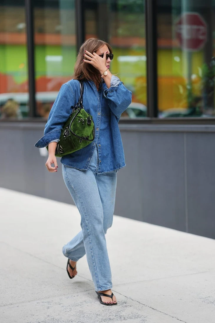 Quần jeans ống đứng trở lại xu hướng, đâu là kiểu giày phù hợp nhất? Quần jeans ống đứng trở lại xu hướng, đâu là kiểu giày phù hợp nhất?