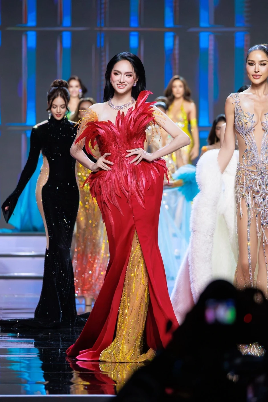 Sau đêm thi áo tắm bùng nổ, Hương Giang “sáng cửa” tại Hoa hậu Hoà bình? Sau đêm thi áo tắm bùng nổ, Hương Giang “sáng cửa” tại Hoa hậu Hoà bình?
