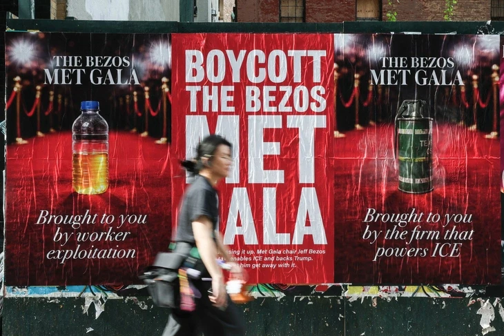 Sự xa hoa khó chấp nhận của Met Gala và Jeff Bezos Sự xa hoa khó chấp nhận của Met Gala và Jeff Bezos