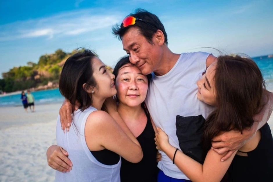 Tài tử Lương Gia Huy: 'Vợ nhẫn nhịn tôi 44 năm' Tài tử Lương Gia Huy: 'Vợ nhẫn nhịn tôi 44 năm'