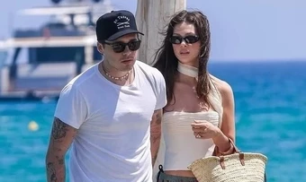Thời trang du lịch của vợ chồng Brooklyn Beckham