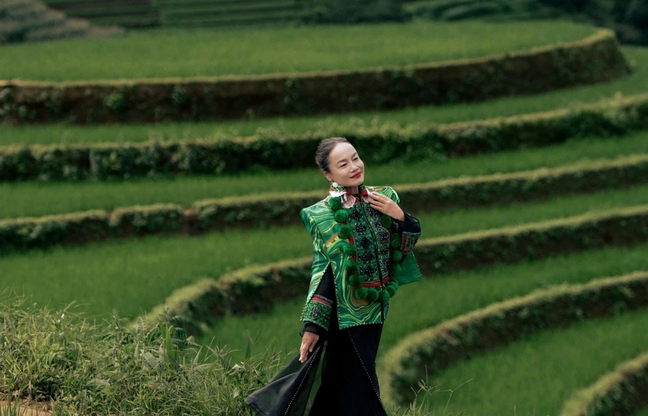 Thu Quỳnh, Tú Oanh diễn thời trang giữa ruộng bậc thang Mù Cang Chải