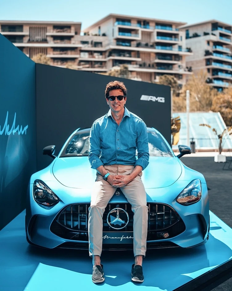 Toto Wolff - tỷ ph&uacute; phong độ của l&agrave;ng đua F1