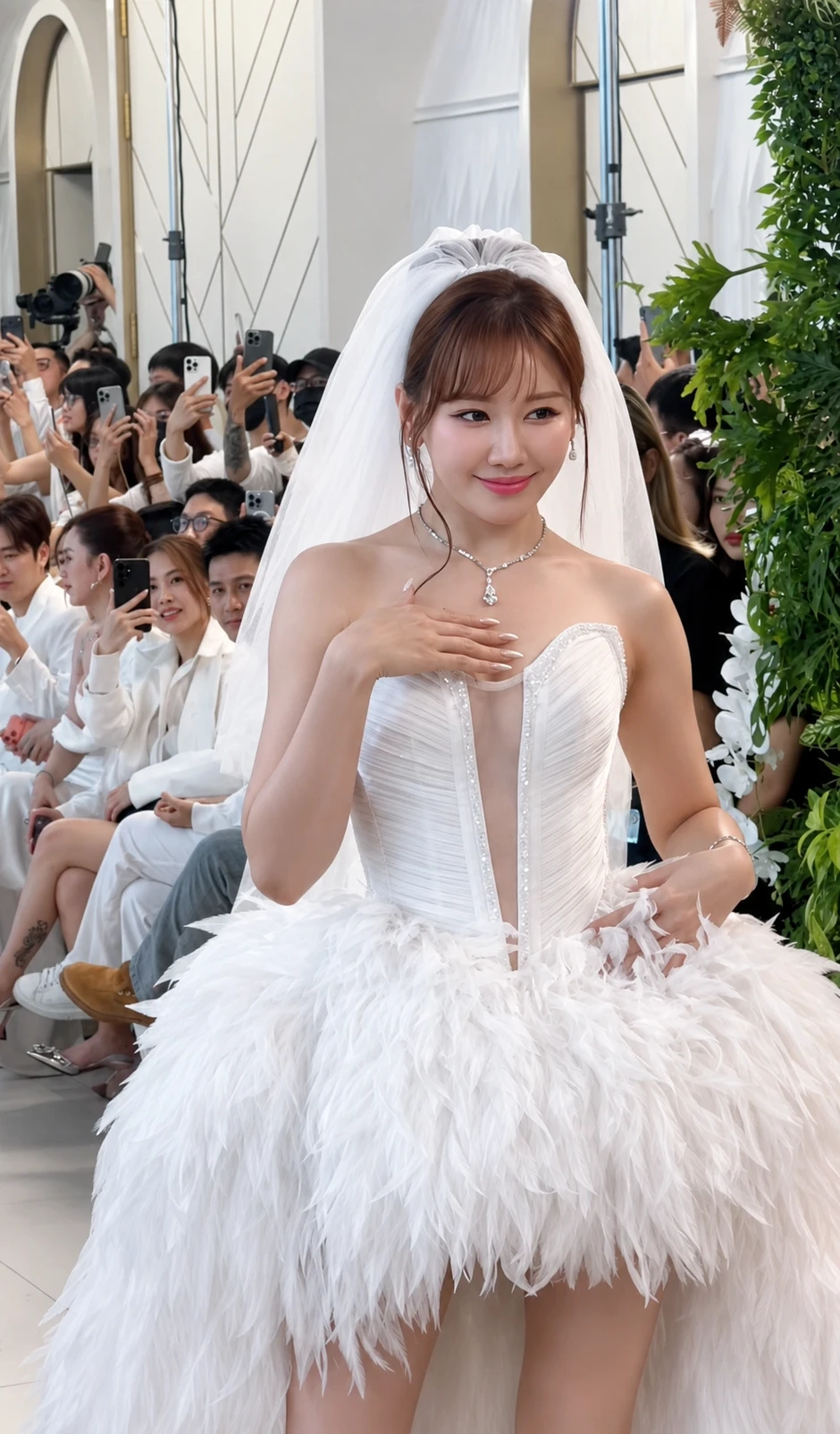 Trấn Thành cổ vũ Hari Won catwalk Trấn Thành cổ vũ Hari Won catwalk