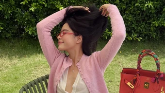Trang phục dạo phố hè của Hoàng Thùy Linh