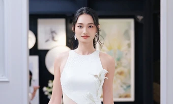 Trang phục lấy cảm hứng từ hoa huệ tây