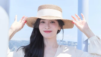 Trang phục tôn khí chất thanh lịch của Song Hye Kyo