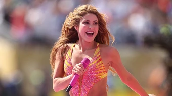 Váy 'ánh hoàng hôn' của Shakira ở chung kết World Cup - Báo TinVina