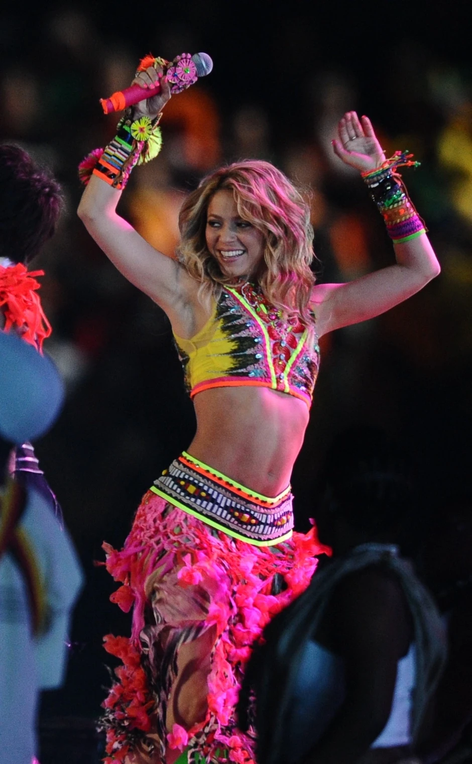 Váy 'ánh hoàng hôn' của Shakira ở chung kết World Cup - Báo TinVina