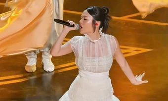 Váy của nhà thiết kế Đỗ Long lên sân khấu Oscar
