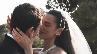 Váy cưới mất gần nửa năm thực hiện của Dua Lipa