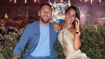 Vợ Messi tôn dáng với loạt đồ hiệu đắt đỏ - Báo TinVina