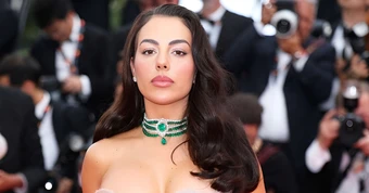 Vợ sắp cưới Ronaldo gây choáng với trang sức hơn 300 carat ở Cannes