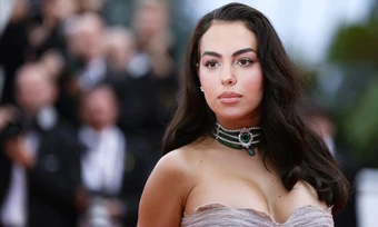 Vợ sắp cưới Ronaldo gợi cảm ở Cannes