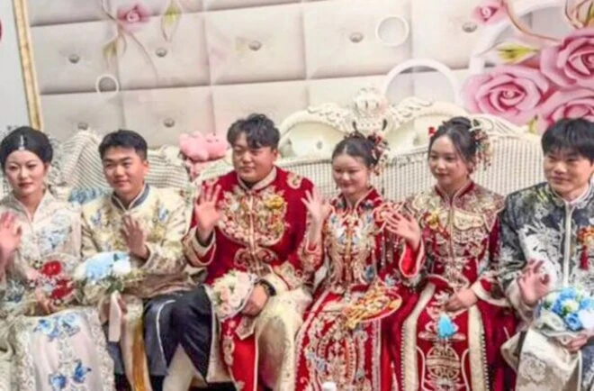 Anh em sinh ba cưới cùng ngày gây sốt mạng xã hội Anh em sinh ba cưới cùng ngày gây sốt mạng xã hội