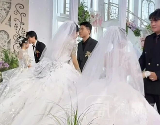 Anh em sinh ba cưới cùng ngày gây sốt mạng xã hội Anh em sinh ba cưới cùng ngày gây sốt mạng xã hội