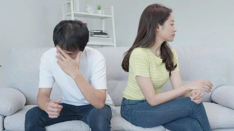 Bố mẹ bạn trai cho 800 triệu mua nhà kèm điều kiện khiến tôi muốn hủy hôn Bố mẹ bạn trai cho 800 triệu mua nhà kèm điều kiện khiến tôi muốn hủy hôn