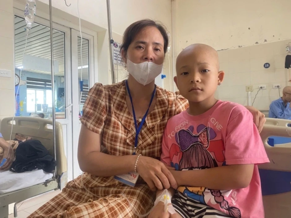 Cha nhường cơ hội sống cho con gái ung thư