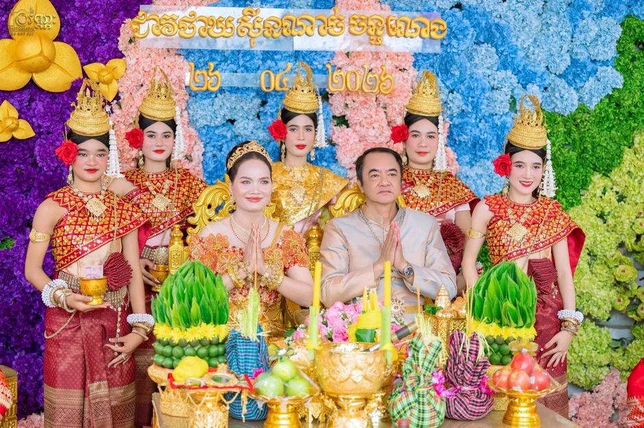 Cha tái hôn ở tuổi 50, con gái tự tay mua quà cưới chúc phúc Cha tái hôn ở tuổi 50, con gái tự tay mua quà cưới chúc phúc