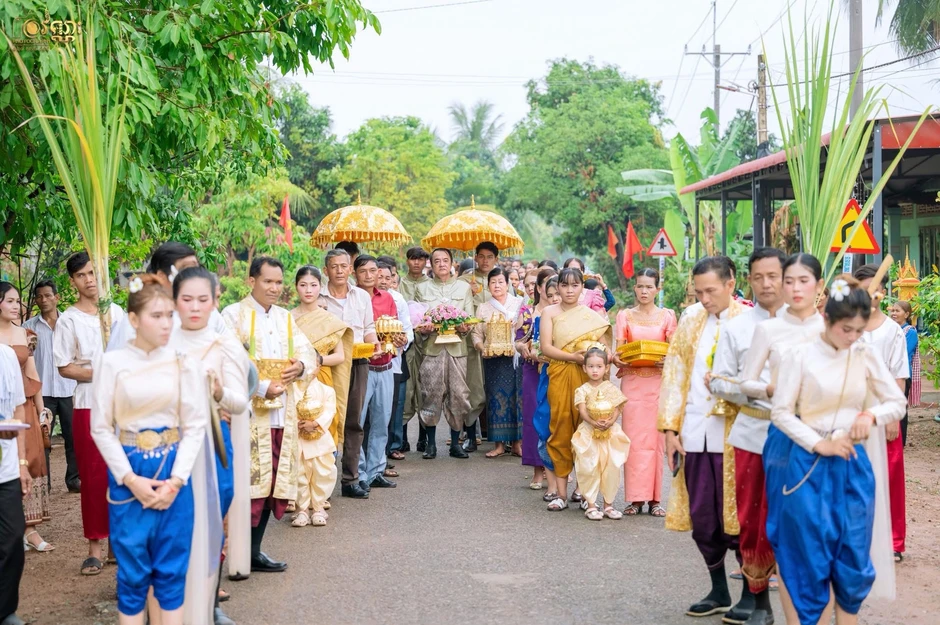 Cha tái hôn ở tuổi 50, con gái tự tay mua quà cưới chúc phúc Cha tái hôn ở tuổi 50, con gái tự tay mua quà cưới chúc phúc
