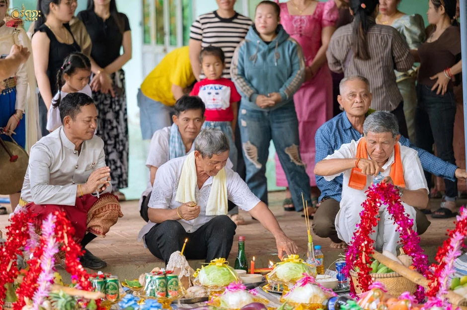 Cha tái hôn ở tuổi 50, con gái tự tay mua quà cưới chúc phúc Cha tái hôn ở tuổi 50, con gái tự tay mua quà cưới chúc phúc