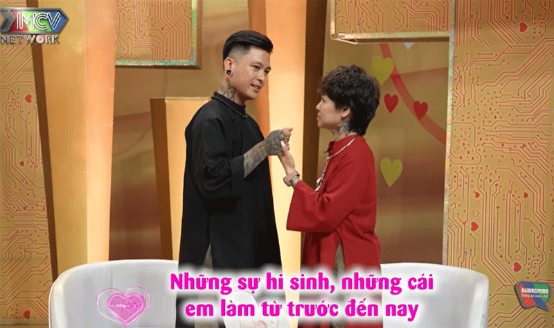 Chàng thợ xăm cưới mẹ đơn thân hơn 11 tuổi và cuộc hôn nhân xúc động Chàng thợ xăm cưới mẹ đơn thân hơn 11 tuổi và cuộc hôn nhân xúc động