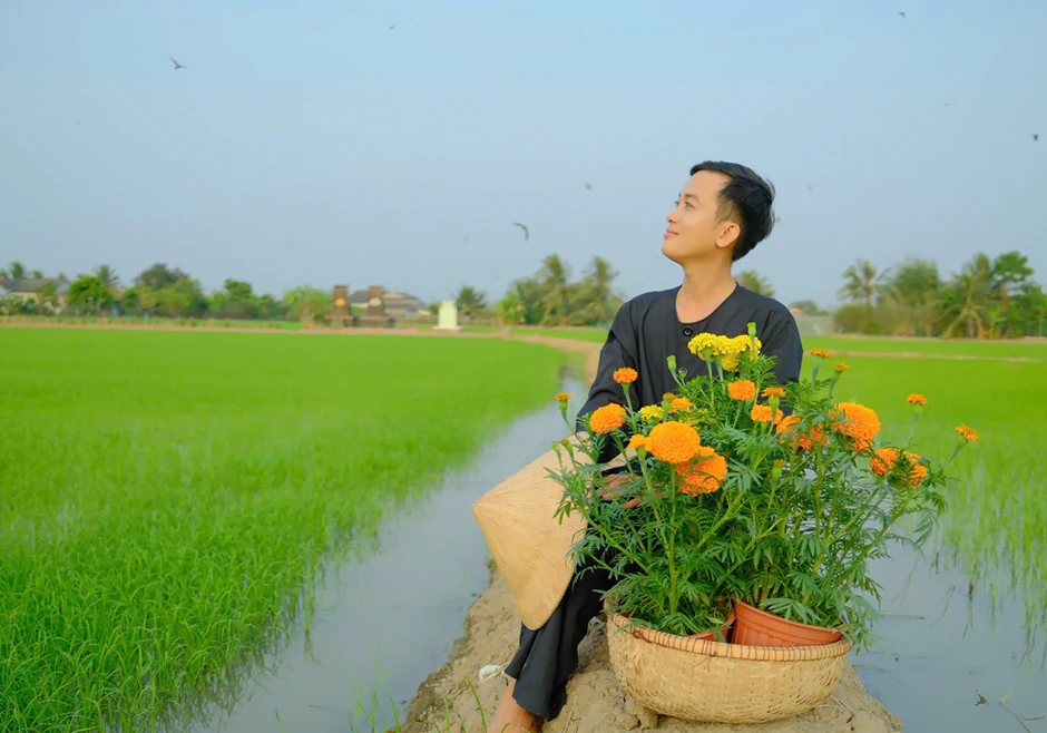 Chàng trai rời phố về quê dựng nhà lá 40m2, xây khu vườn đẹp mê mẩn Chàng trai rời phố về quê dựng nhà lá 40m2, xây khu vườn đẹp mê mẩn