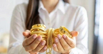 Chị cho vay vàng nhưng muốn trả bằng tiền khiến em gái bất bình
