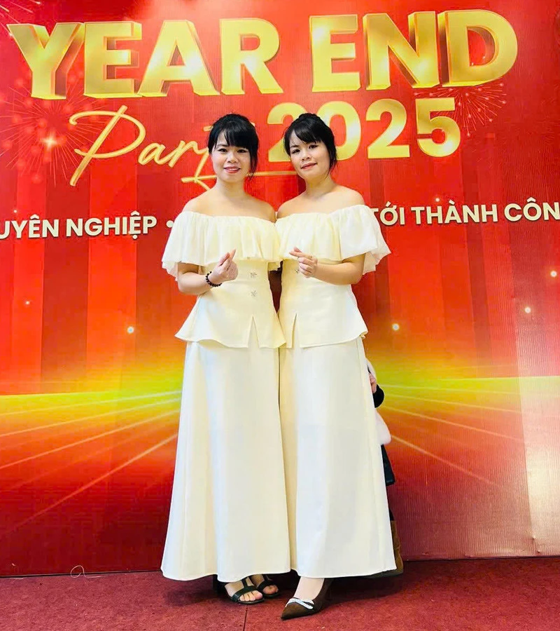 Chị em sinh đôi ở Thái Nguyên lấy chồng vẫn sống cùng nhà, góp tiền mua chung cư Chị em sinh đôi ở Thái Nguyên lấy chồng vẫn sống cùng nhà, góp tiền mua chung cư
