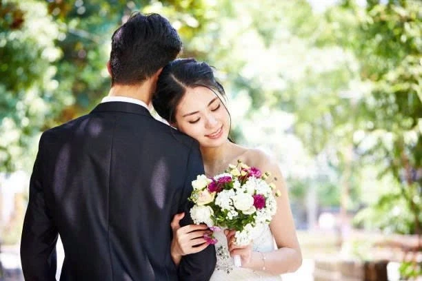 Chồng cũ đăng ảnh cưới thông báo tái hôn, tôi sững sờ khi biết vợ anh là ai Chồng cũ đăng ảnh cưới thông báo tái hôn, tôi sững sờ khi biết vợ anh là ai