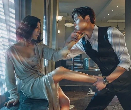 Chồng "dọn đường" cho tôi ngoại tình với sếp và cái kết đắng chát Chồng "dọn đường" cho tôi ngoại tình với sếp và cái kết đắng chát